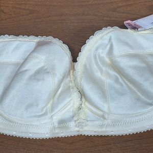 Carnival Strapless Underwire Sz 38B - Cream